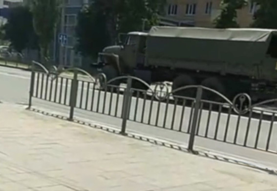 Окупанти терміново перекидають техніку і живу силу в напрямку Запоріжжя (відео)