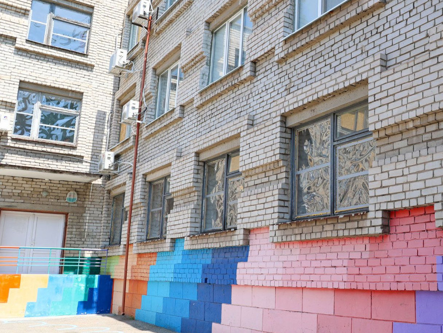 Ударостійкі вікна установили в запорізькій школі після прильотів