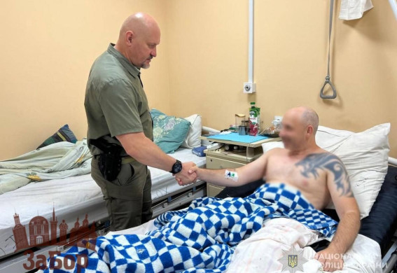 Запорізькі поліцейські, поранені під час атаки шахедами, залишаються в лікарні