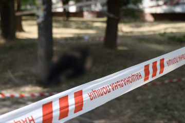 У Запоріжжі серед білого дня застрелили чоловіка – поліція розшукує стрілка (фото, відео)