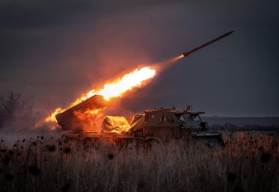 На Запорізькому напрямку росіяни двічі штурмували українські позиції та били по 13 мирних населених пунктах