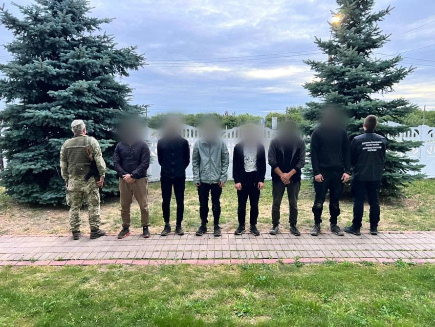 Прикордонники затримали групу ухилянтів за кількасот метрів до кордону з Угорщиною