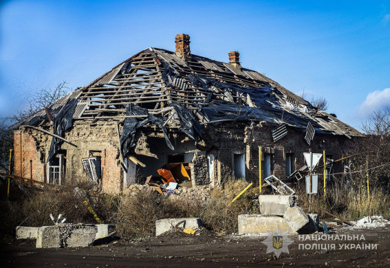 Удари росіян по Запорізькій області: авіабомба вбила 84-річного чоловіка, 10-річний хлопчик поранений (фото)