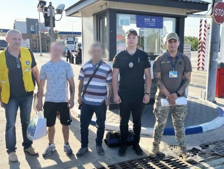 Громадяни Вірменії та Молдови залишають територію України через пункт пропуску в Одеській області