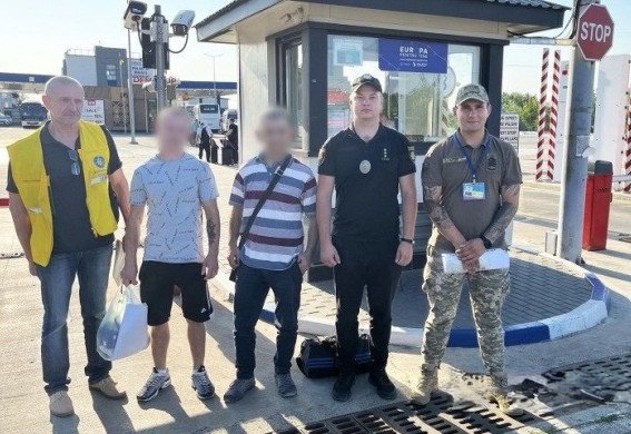В Запоріжжі виявили двох іноземців-нелегалів: їх видворили з країни