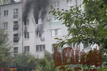 У Запоріжжі палала багатоповерхівка: люди стрибали з вікон (фото відео)