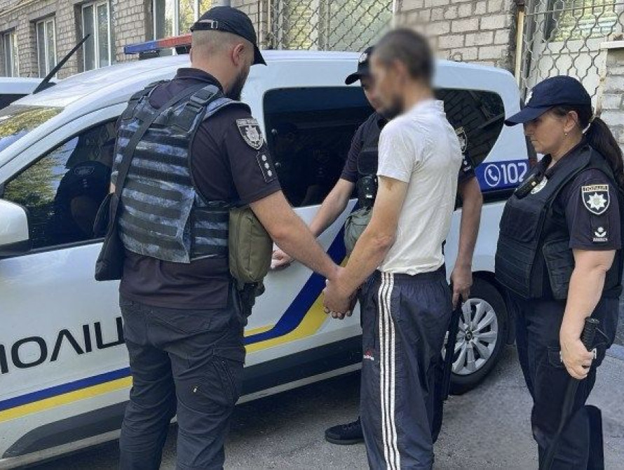Поліцейські Запоріжжя затримали грабіжника, який напав на перехожого в Хортицькому районі