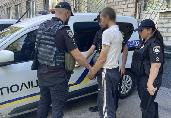 В Запоріжжі чоловіка пограбували просто посеред вулиці