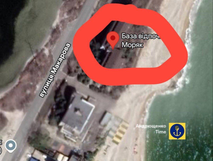 База розташована в пансіонаті Моряк на Бердянській косі