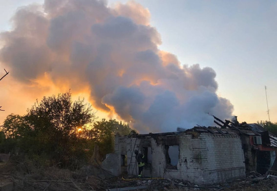 Велика кількість пожеж через обстріли: під Запоріжжям палали 2 га території, в Гуляйполі займання - за 12 адресами (фото)