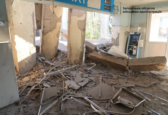 Росіяни вдарили по центральному автовокзалу Запоріжжя: 8 постраждалих, один у важкому стані (фото, відео)