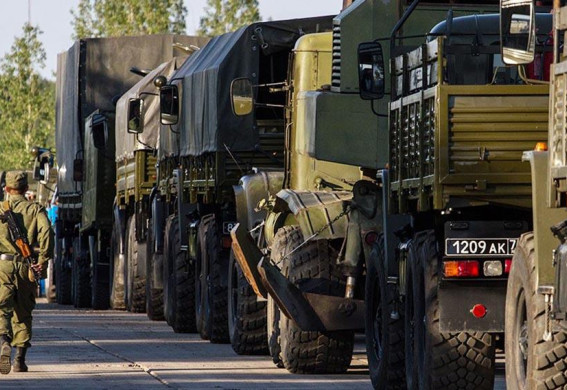 На Запорізькому напрямку фіксують активне підвезення російської бронетехніки (відео)