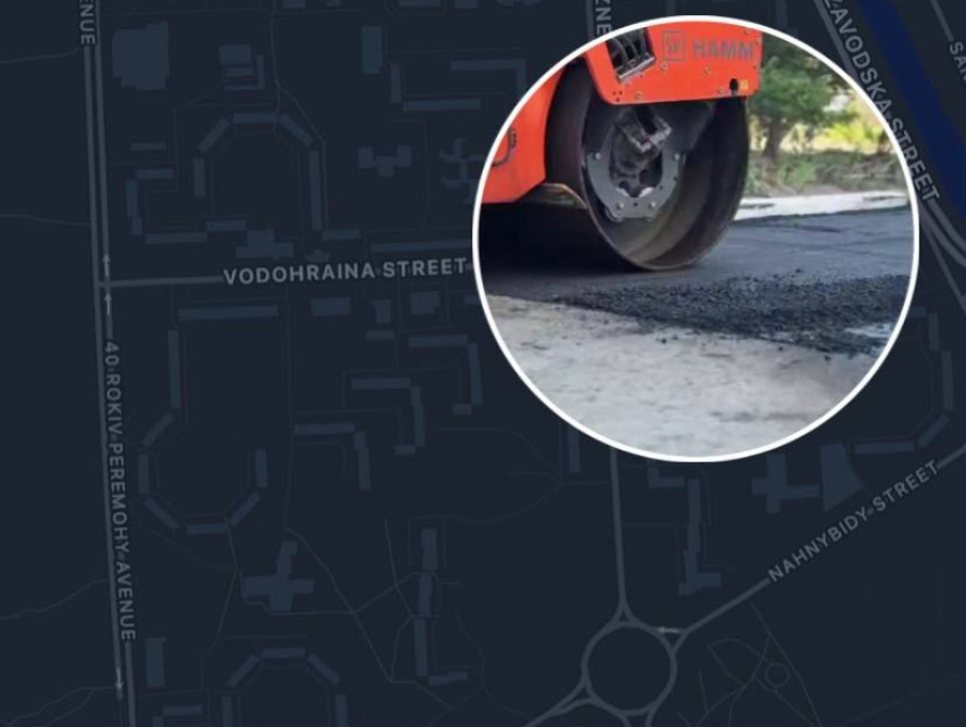 На вулиці Водограйній у Запоріжжі ремонтують дорогу