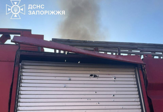 росіяни обстріляли рятувальників під час гасіння пожежі на Запоріжжі (фото)