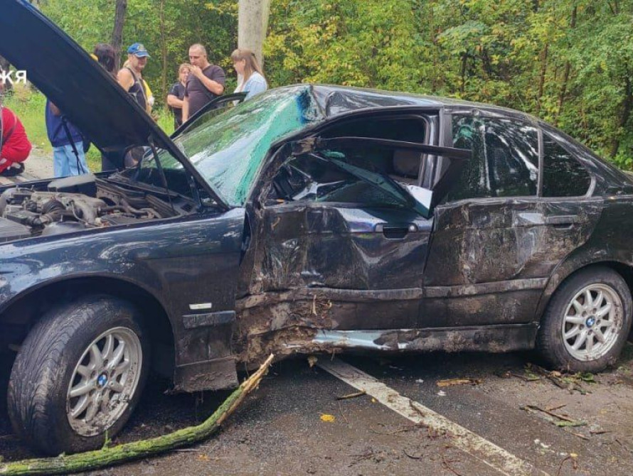 Пошкоджене авто через ДТП