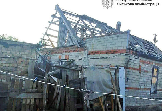 Поранено чоловіка внаслідок ударів по Запорізькому району: зведення