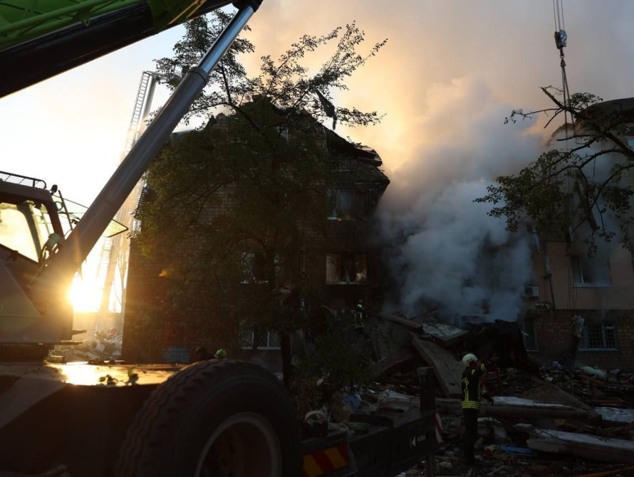 Руйнування житлового будинку у Києві