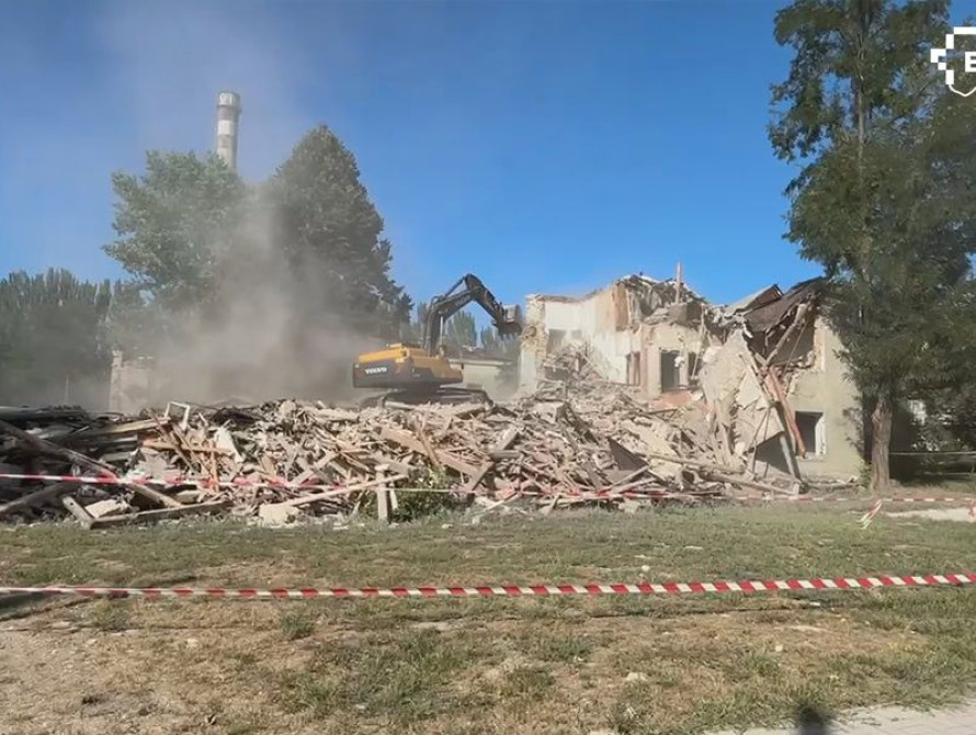 Демонтаж будинку во вулиці Мовчановського