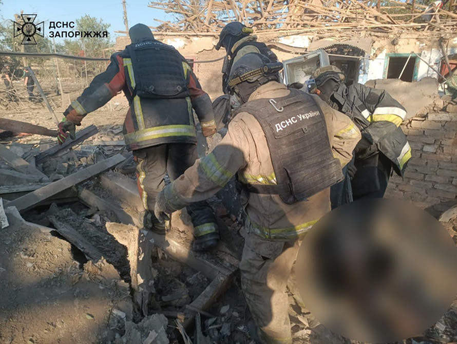 Росіяни вбили подружжя в Новопавлівці на Оріховщині: ДСНС виносить тіло