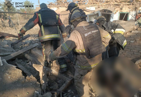 На Запоріжжі показали місце, де загинуло подружжя після удару КАБ (фото)