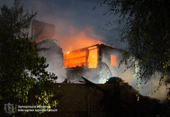 Росіяни вдарили по Запоріжжю: поранено жінку (фото, відео)