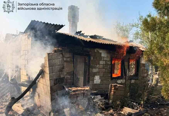 Внаслідок ворожих атак по Запоріжжю та області загинула людина, ще одну жінку поранено
