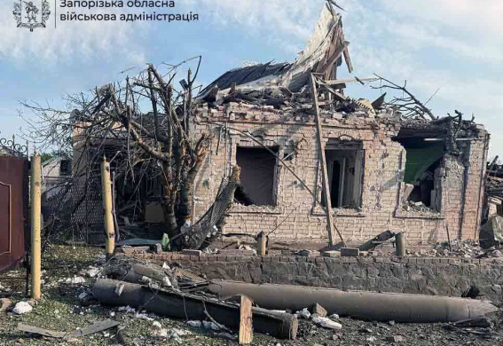 Понад 400 ударів по області та чотири штурми на Запорізькому напрямку: зведення