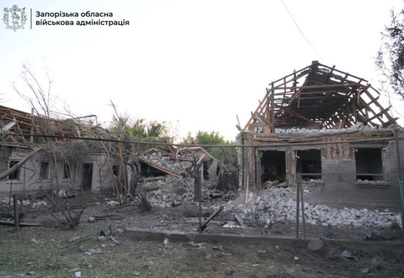 росіяни вночі завдали ударів РСЗВ по передмістю Запоріжжя: пошкоджені та зруйновані будинки (фото, відео)