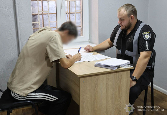 У Запоріжжі затримали 18-річного закладника з великим запасом наркотиків (фото)