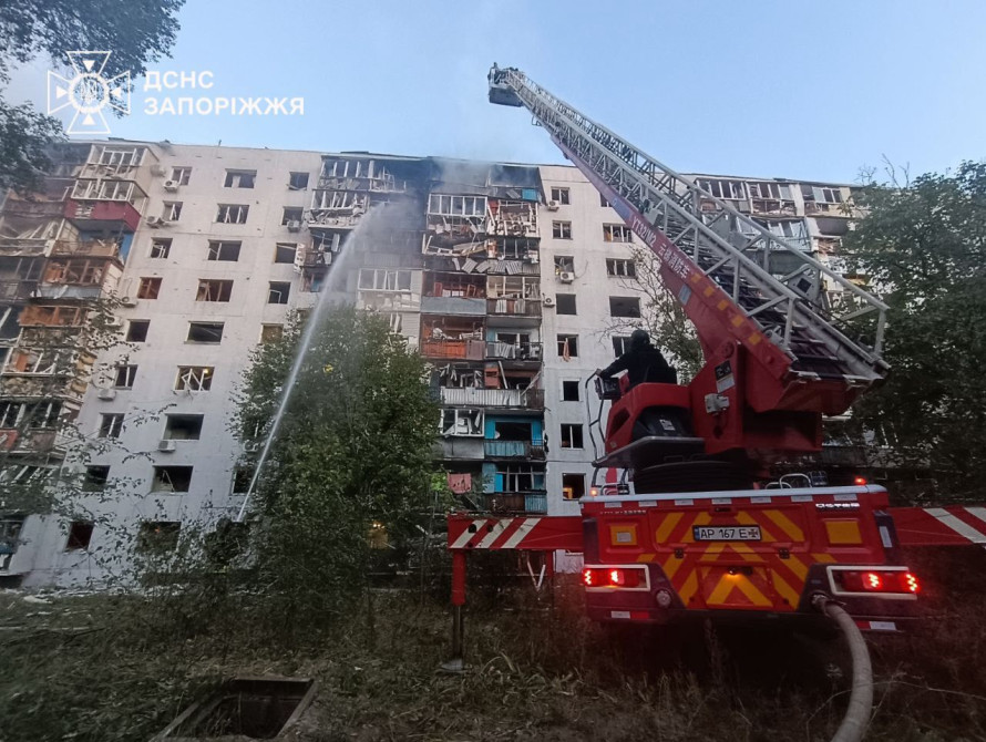 Житловий будинок у Запоріжжі після обстрілу