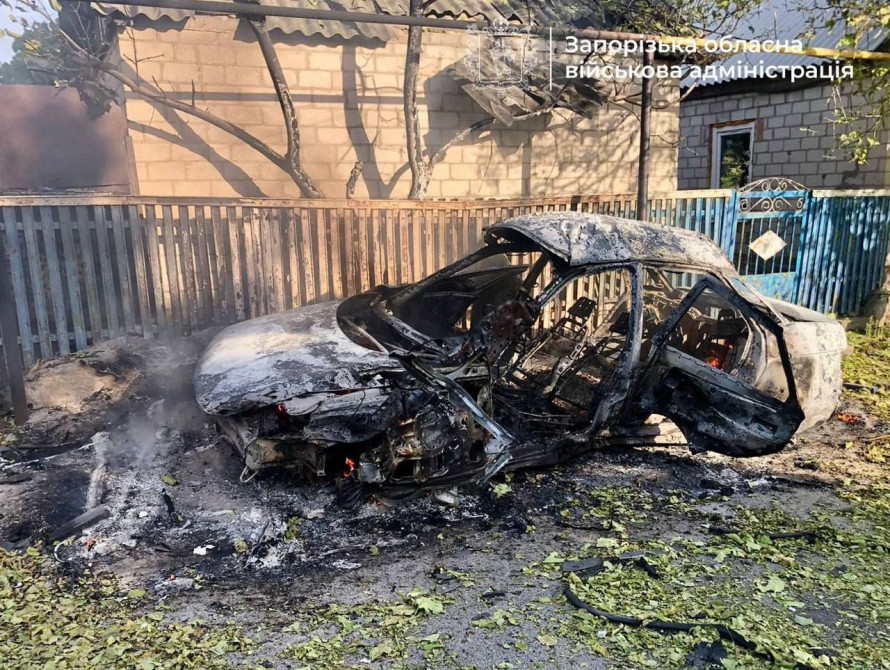Автівка у Запорізькому районі після обстрілу