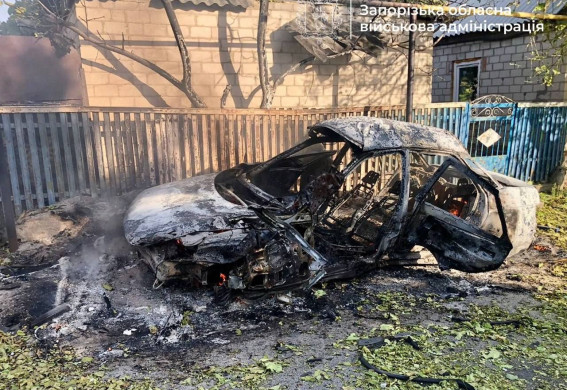 Двоє людей поранені внаслідок обстрілу Запорізького району (фото)