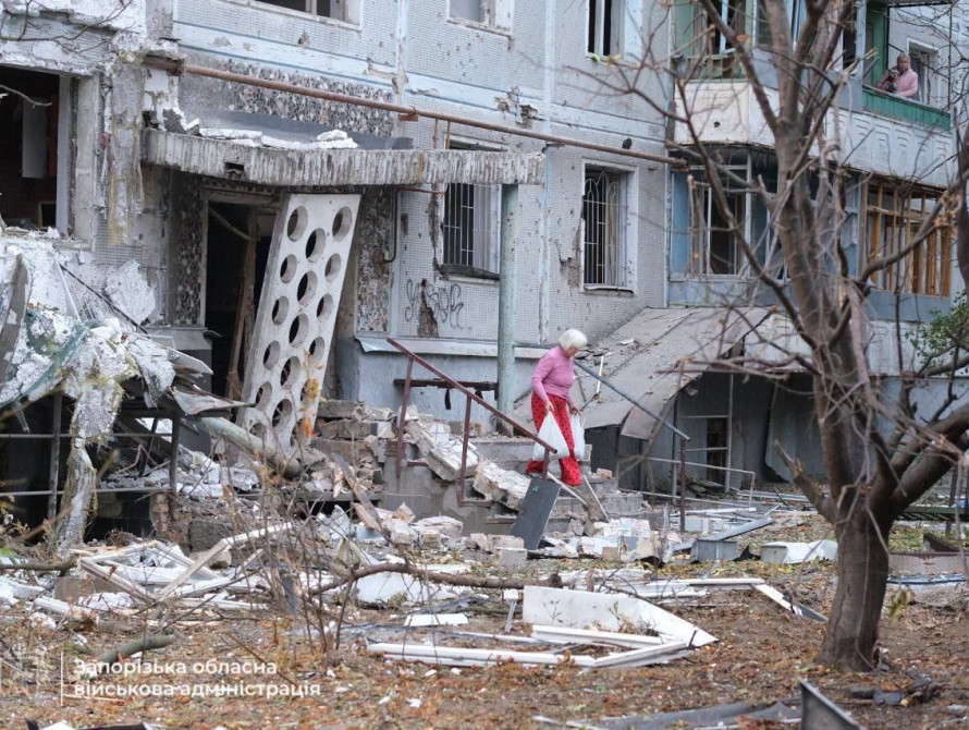 Пошкоджена багатоповерхівка, внаслідок ударів 5 жовтня по Запоріжжю