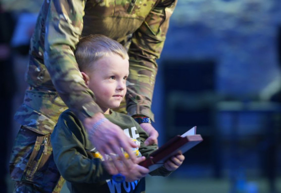 У Запоріжжі вручили нагороди родинам 34 загиблих захисників України