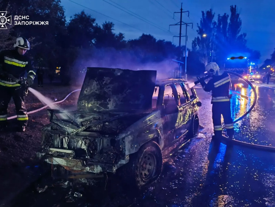 У Запоріжжі за вечір згоріли 3 автівки