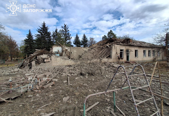 На Запоріжжі через ворожу атаку поранено чоловіка та жінку, зруйновано будинок (фото)