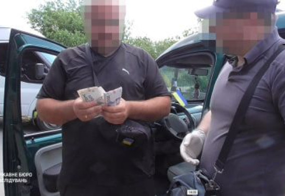 У Запоріжжі правоохоронці організували цілий бізнес на вимаганні хабарів з водіїв (фото)