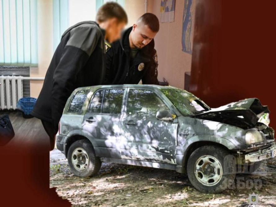 Запоріжець підпалив авто прямо у дворі