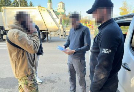 На Запоріжжі ДБР викрило замкомбата, який заробив понад мільйон гривень на махінаціях з бойовими виплатами
