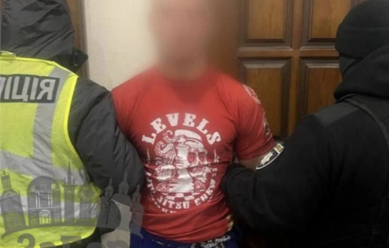 Поліція затримала 37-річного тренера з Запоріжжя, який вчиняв розпусні дії до 11-річної дитини