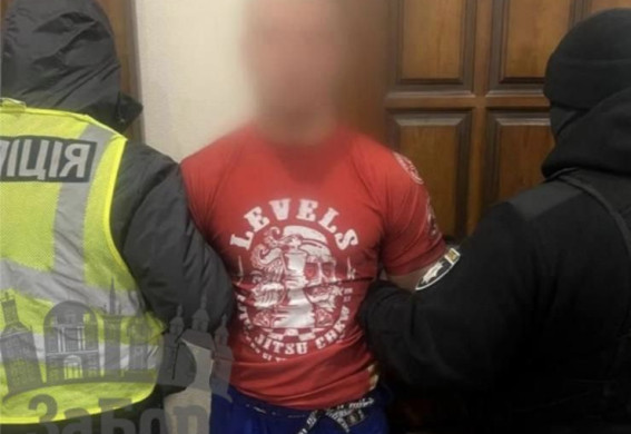 Поліція затримала 37-річного тренера з Запоріжжя, який вчиняв розпусні дії до 11-річної дитини