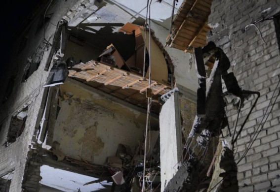 У Запоріжжі чотири людини поранені через ворожий удар: двох госпіталізовано (фото, відео)