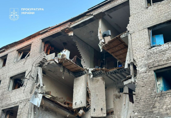 У Запоріжжі під завалами будинку знайшли тіло чоловіка (фото, відео)