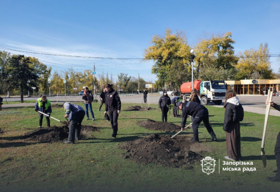 У Запоріжжі на Райдузі висадили Дуби незламності (фото)