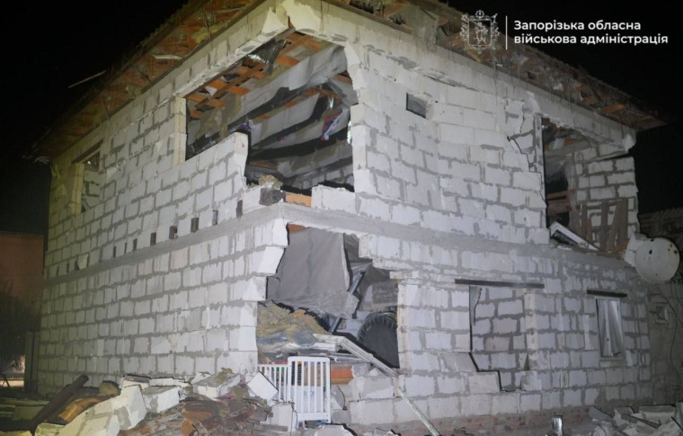 Наслідки нічного удару росіян по Запоріжжю: поранено двох людей, десятки тисяч без світла (фото, відео)