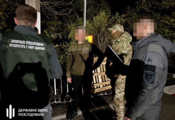 На Запоріжжі ДБР затримало дезертира, який заробляв на переправленні військових за кордон (фото, відео)