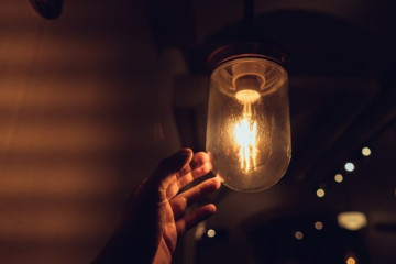 Графіки відключень світла в Запоріжжі та області на 6 листопада: вимикати будуть до 2 черг одночасно