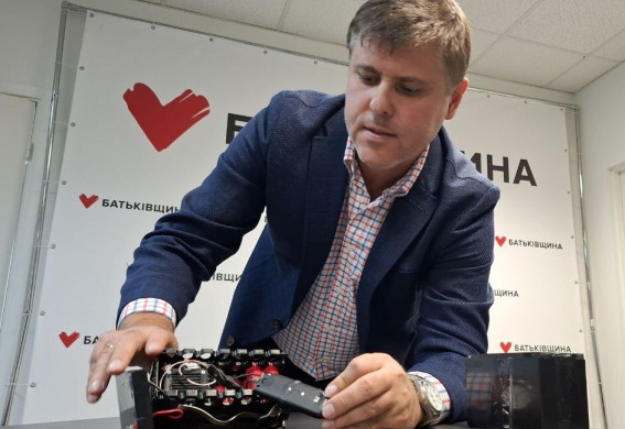 Прослуховуючий пристрій знайдено в кабінеті заступника голови Запорізької обласної ради (ВІДЕО)