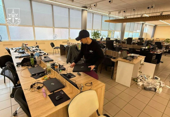 На Запоріжжі й у інших областях викрили мережу шахрайських кол-центрів (фото, відео)