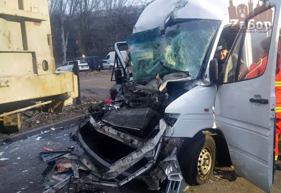 В Запорожье появились подробности о пострадавших в ДТП с маршруткой: очень серьезные травмы получила одна из пассажирок